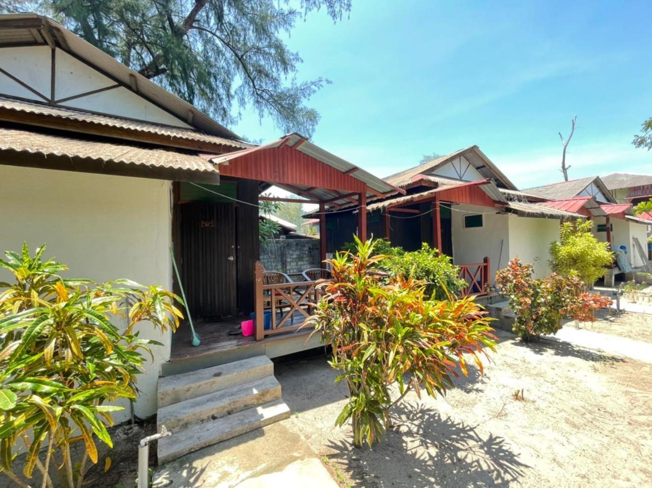 B'First Chalet Perhentian Island Kampung Kuala Besut Exteriör bild