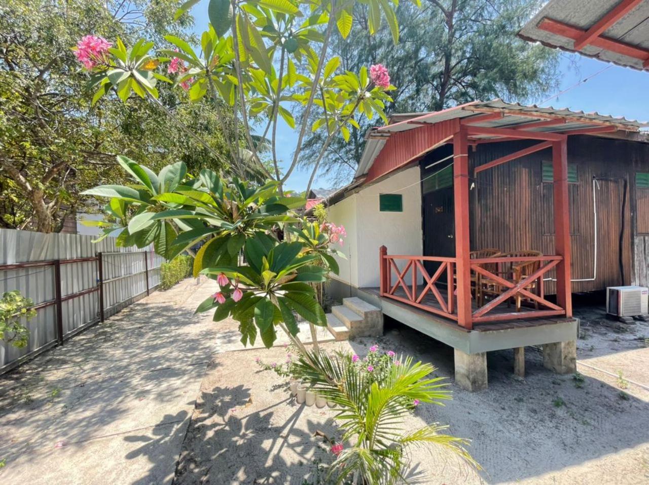 B'First Chalet Perhentian Island Kampung Kuala Besut Exteriör bild